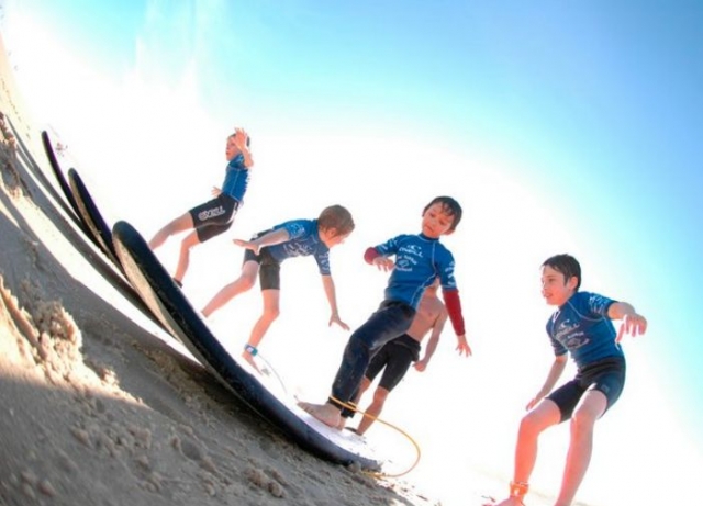  Clases de surf para niños Lacanau 